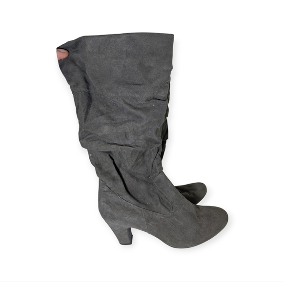 2/$30...7.5 Grey 'Alive' boots in EUC - Picture 1 of 4